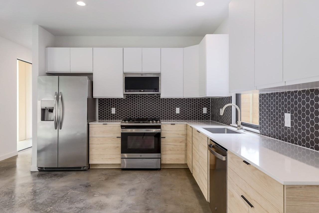 2104 Columbia Cv #B - Photo 7 of 24