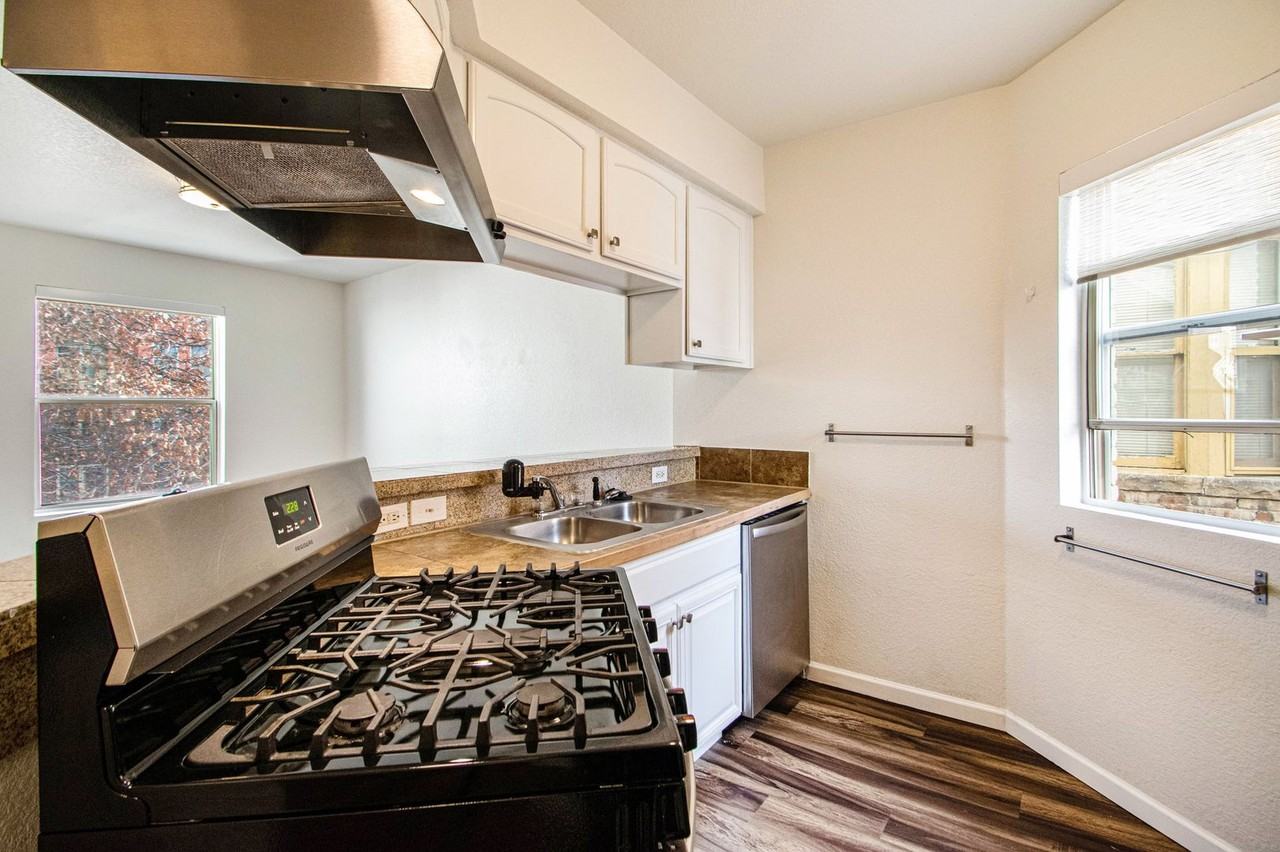 1629 N Clarkson St - Photo 5 of 12