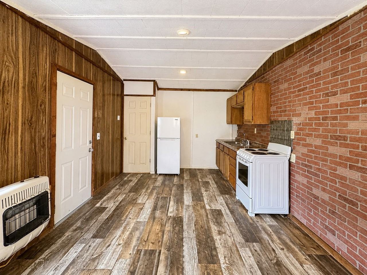 108 Campbell Ln - Photo 3 of 11