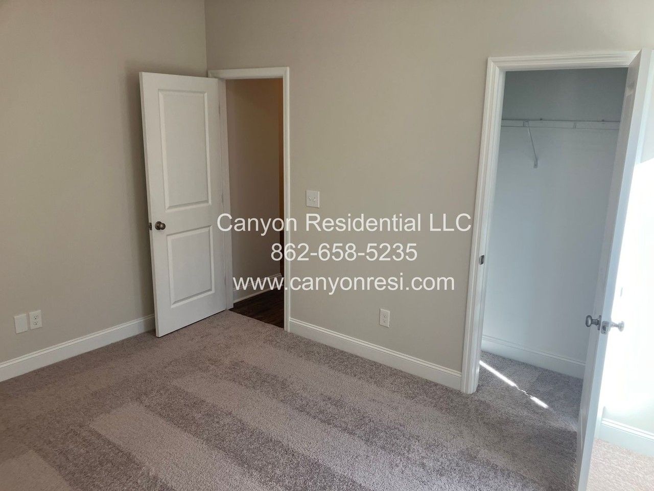210 Pine Island Ave - Photo 4 of 23