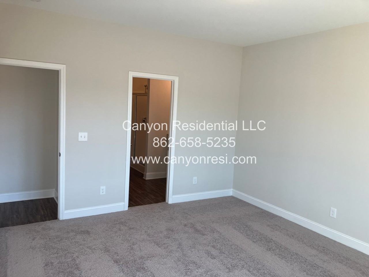210 Pine Island Ave - Photo 5 of 23
