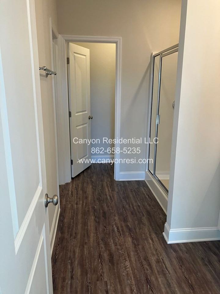 210 Pine Island Ave - Photo 6 of 23
