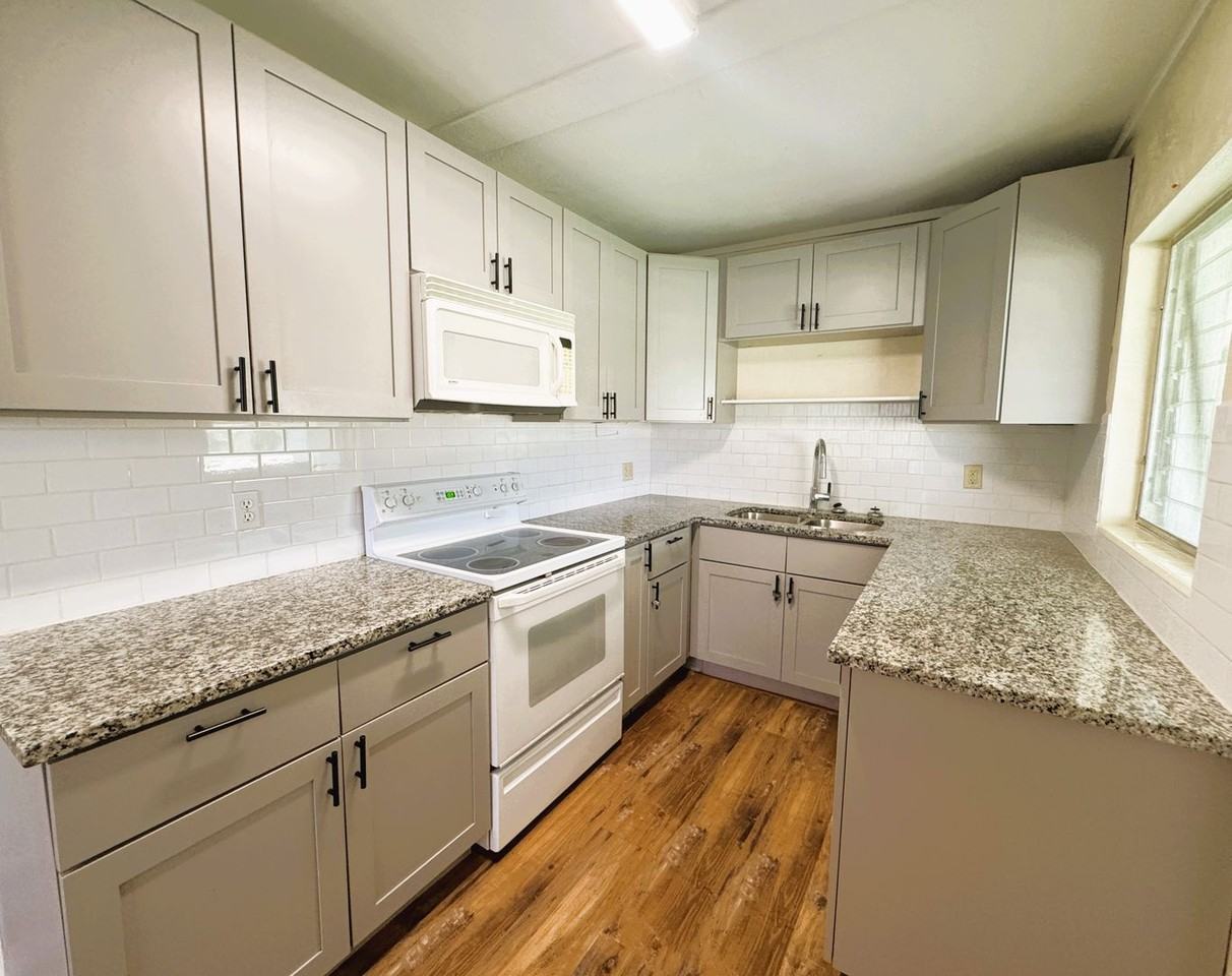 4380 Conway Blvd - Photo 4 of 16