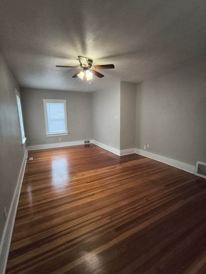 419 S 24th St - Photo 2 of 10