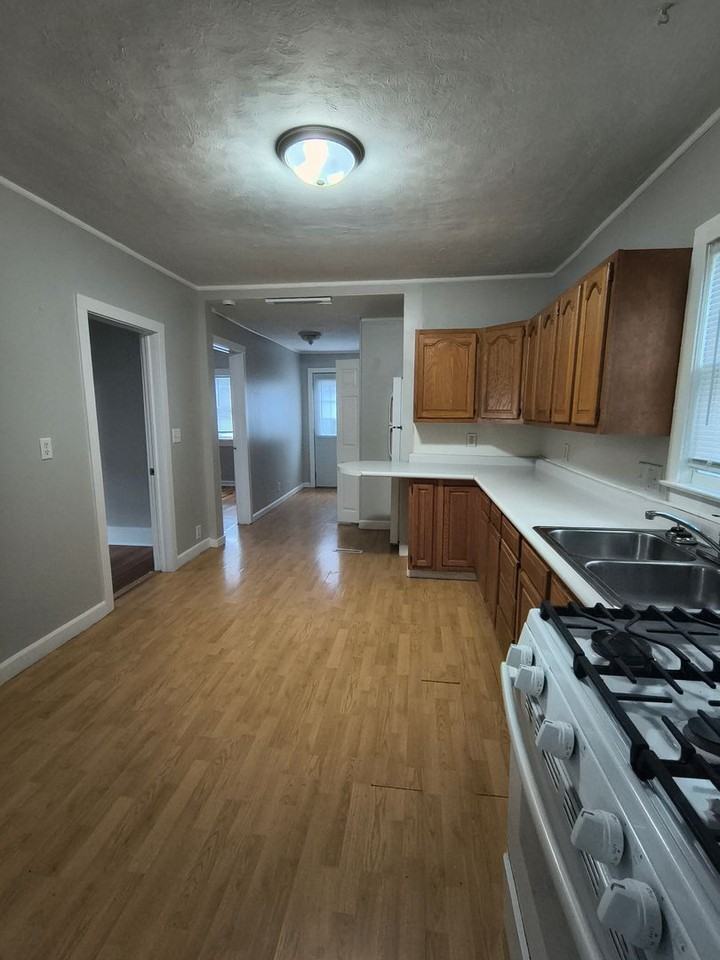 419 S 24th St - Photo 3 of 10