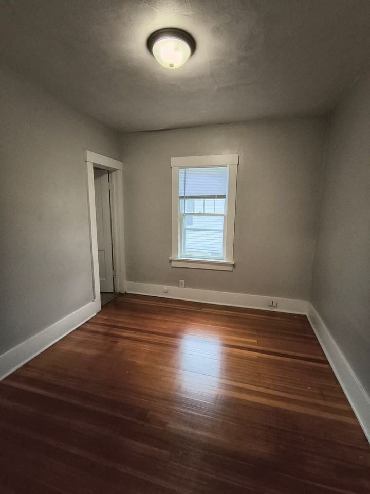 419 S 24th St - Photo 4 of 10
