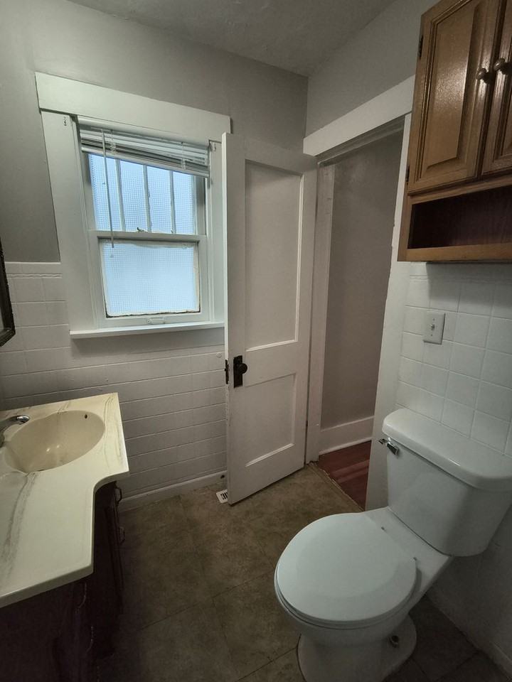 419 S 24th St - Photo 6 of 10