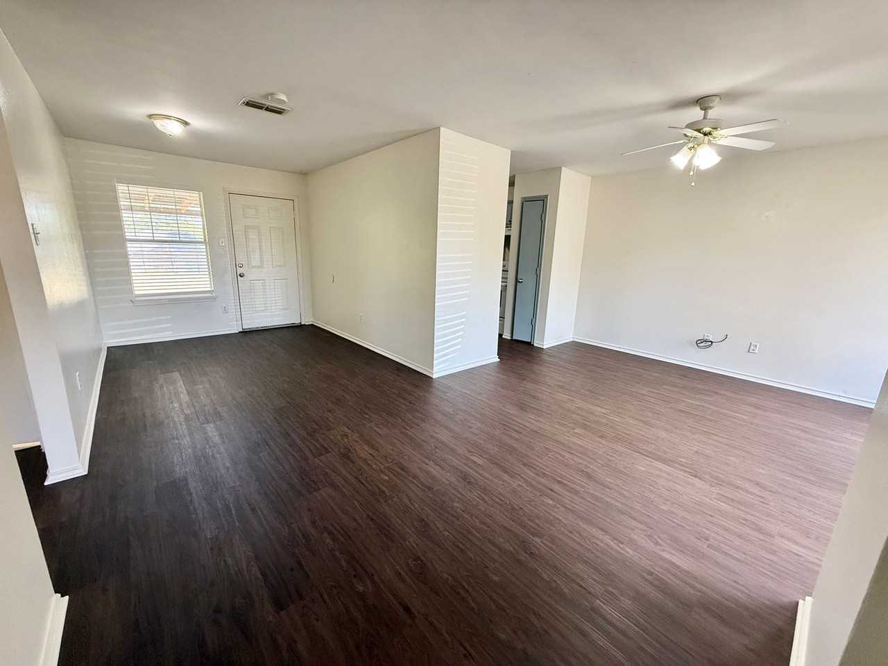 15210 Oaks West Dr - Photo 2 of 18
