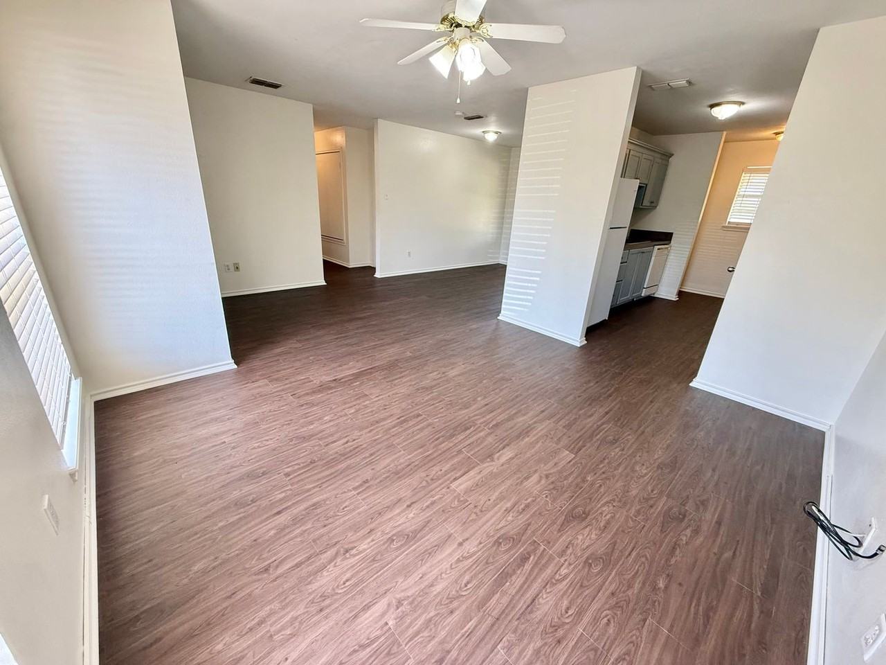 15210 Oaks West Dr - Photo 3 of 18