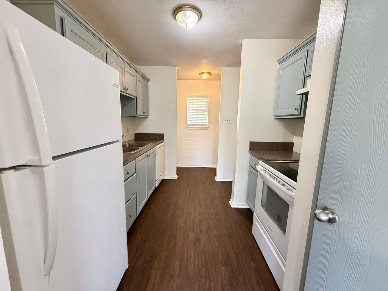15210 Oaks West Dr - Photo 4 of 18