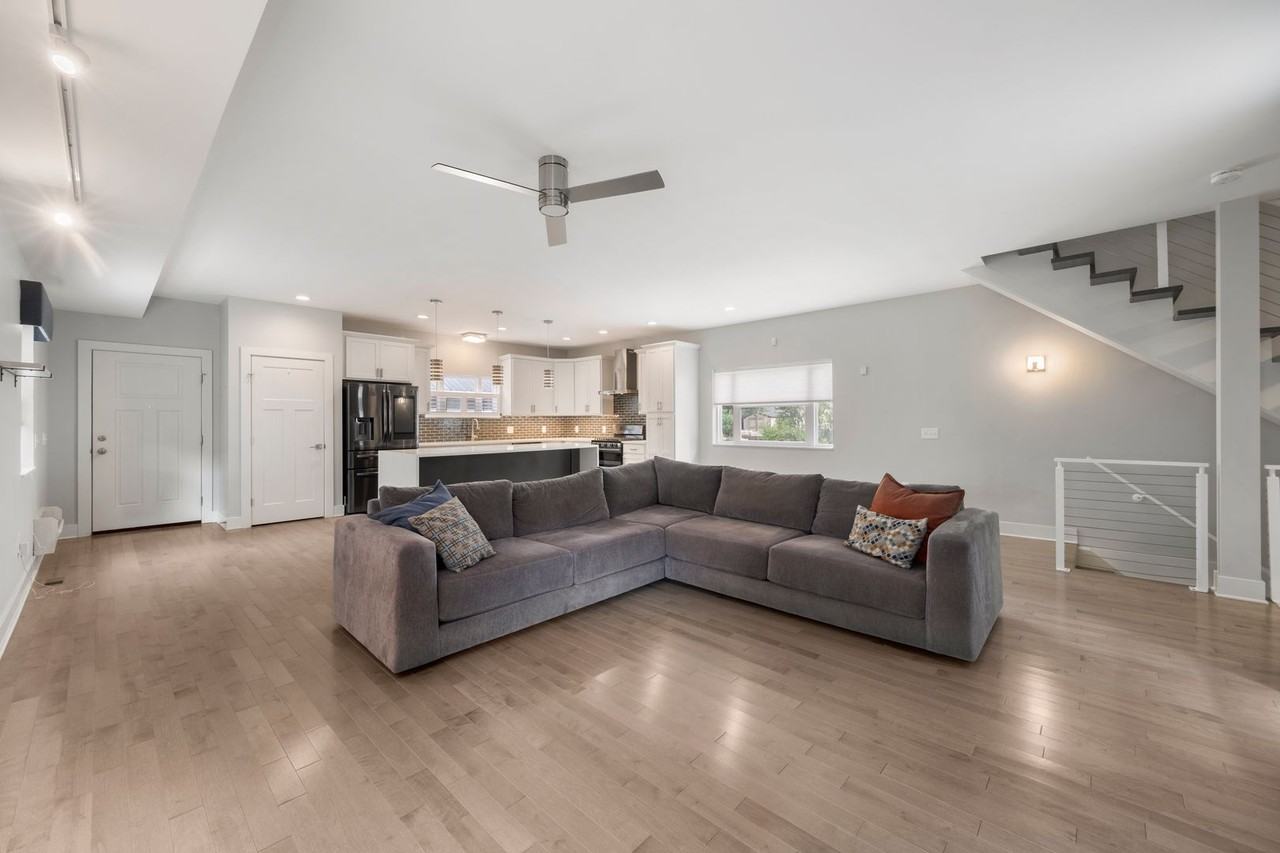 1874 W 57th St - Photo 2 of 35