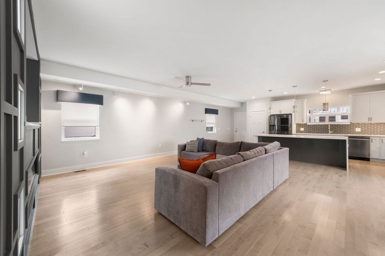 1874 W 57th St - Photo 5 of 35