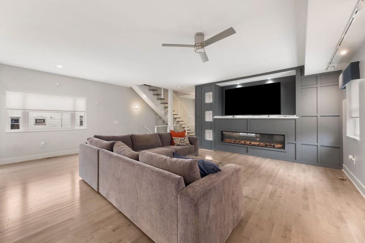 1874 W 57th St - Photo 6 of 35