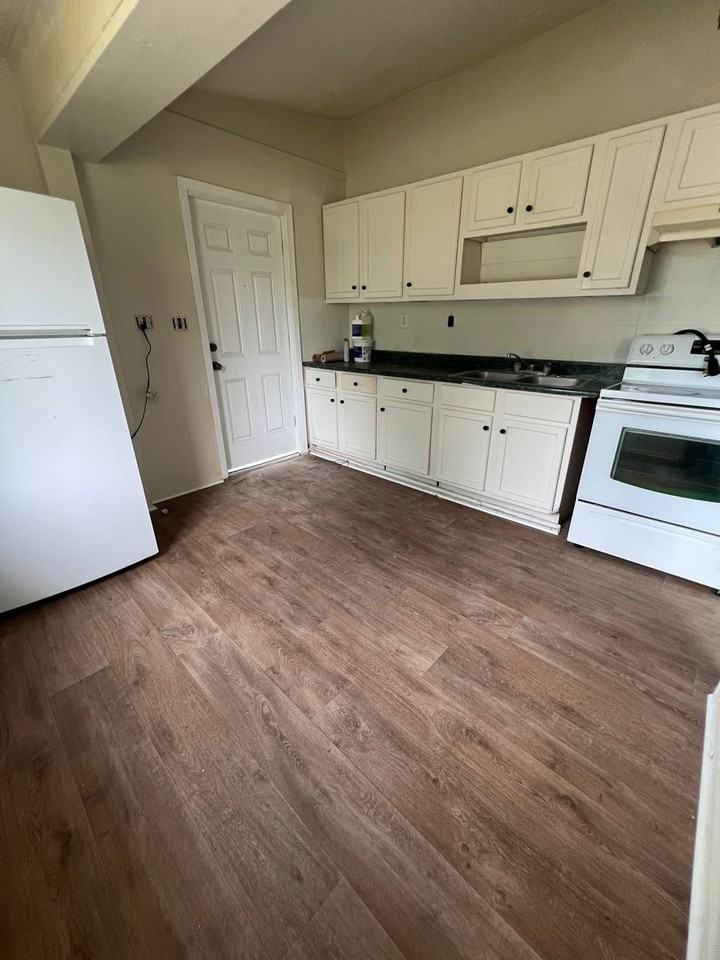 906 Kings Rd - Photo 5 of 7