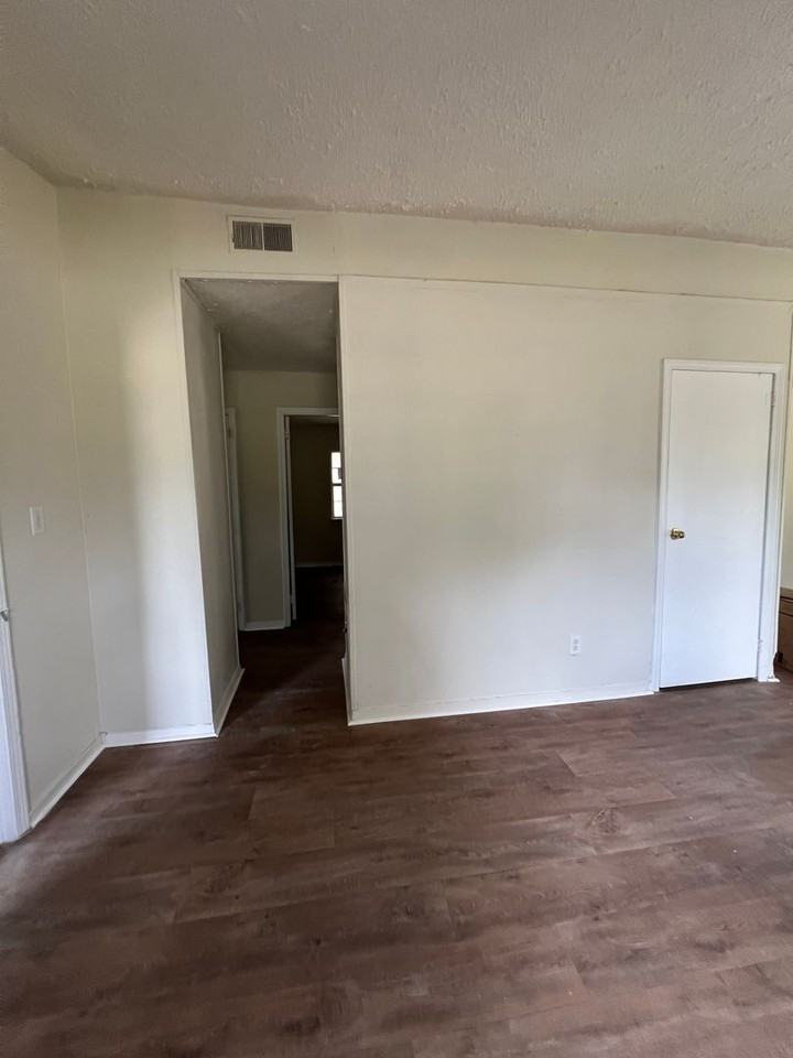 906 Kings Rd - Photo 6 of 7