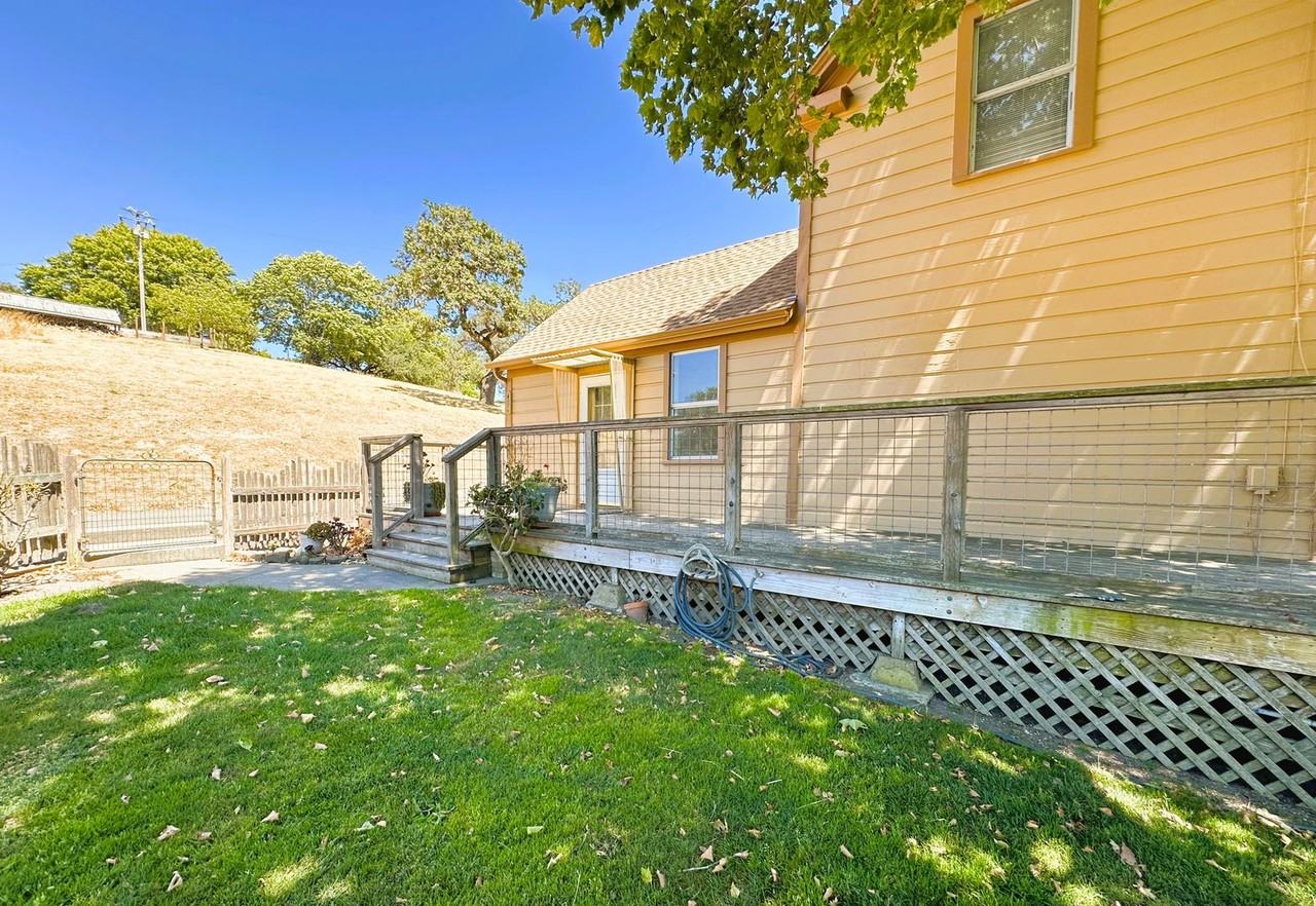 Ormsby Ln - Photo 2 of 33