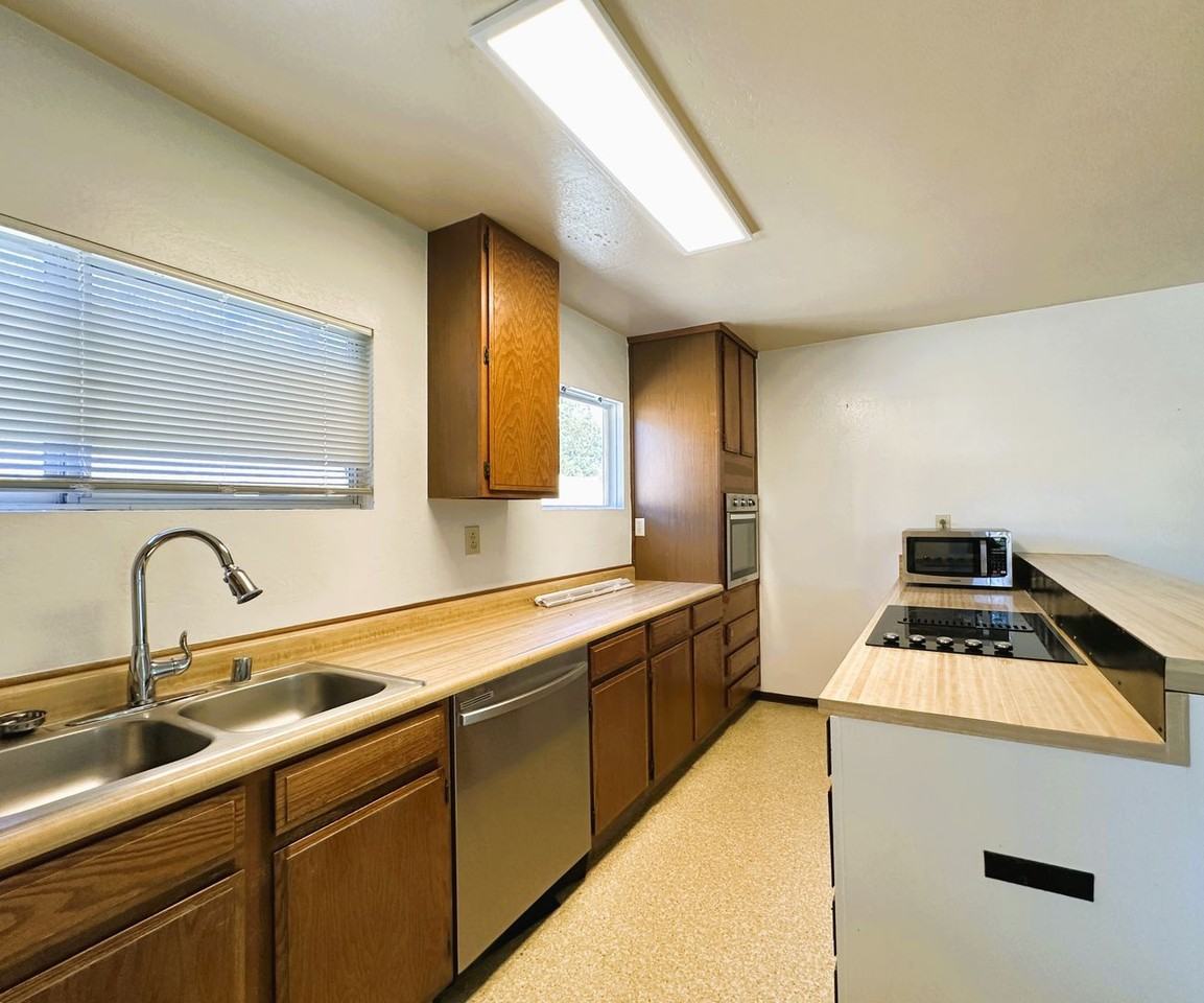 Ormsby Ln - Photo 5 of 33