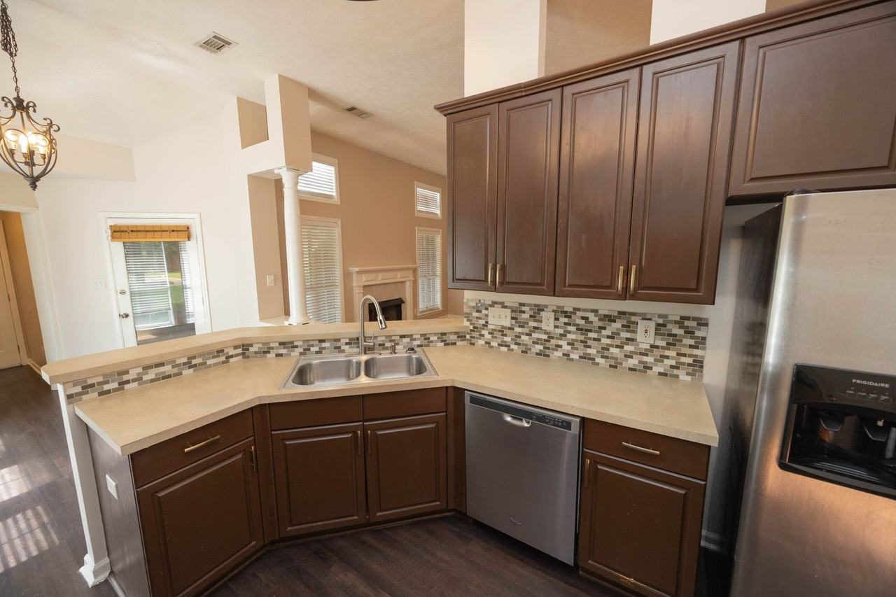 8013 Copperfield Dr - Photo 6 of 26