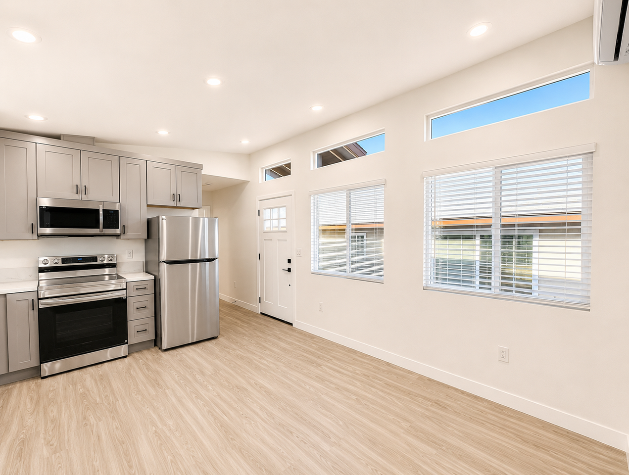 1744 Richard St - Photo 3 of 6