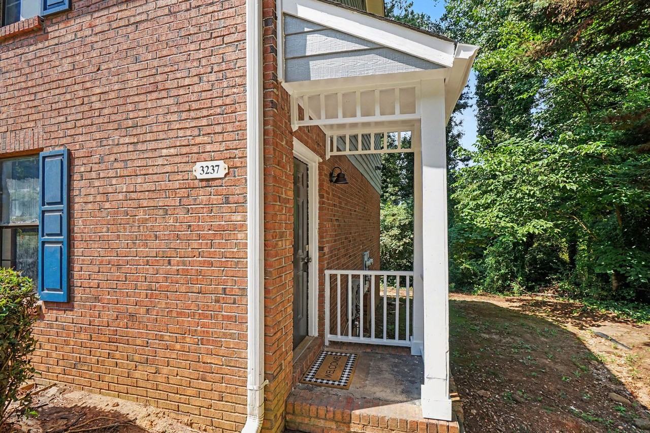 3237 Highpoint Ct - Photo 2 of 22