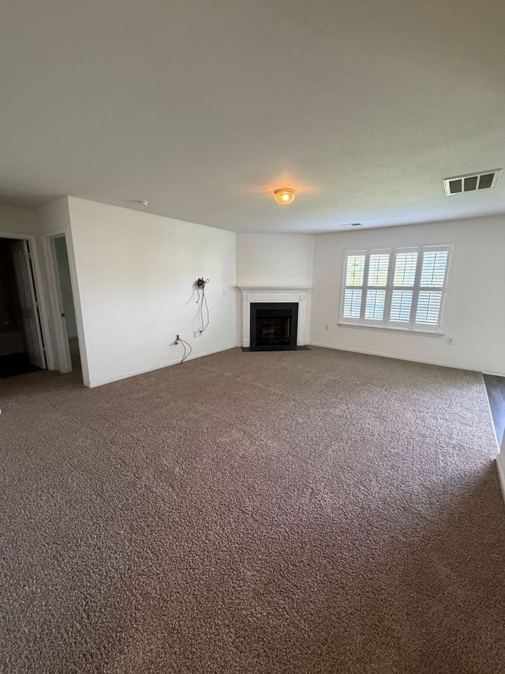 10211 Turkey Point Dr - Photo 3 of 9