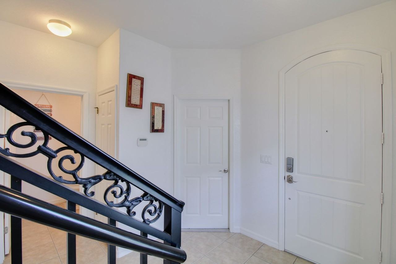 20626 Maxim Pkwy - Photo 2 of 24