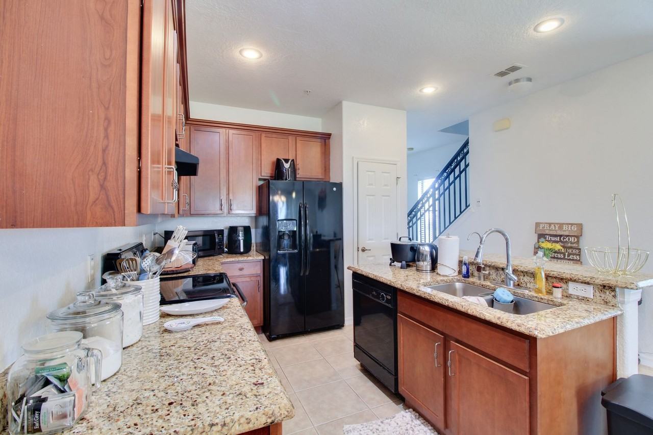 20626 Maxim Pkwy - Photo 5 of 24