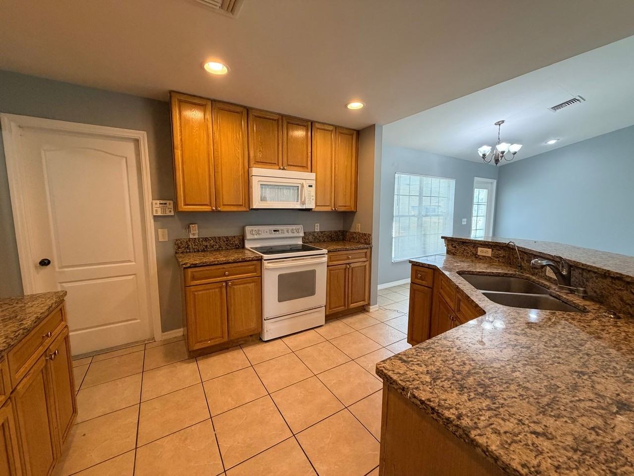 2910 56th St W - Photo 4 of 14