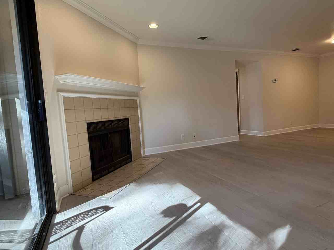 1665 Braddock Ct - Photo 5 of 15