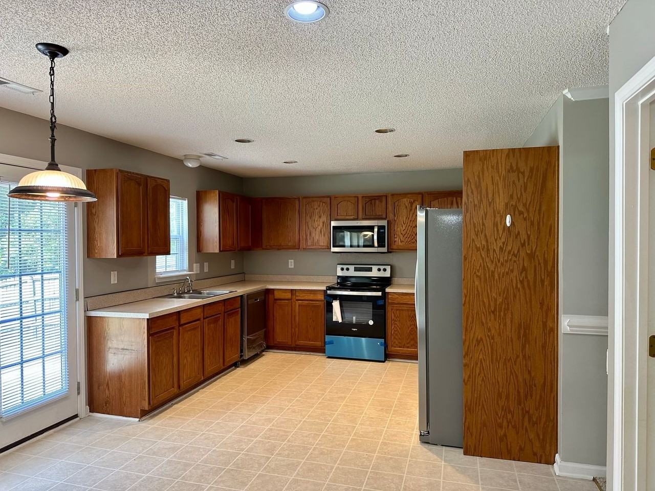 5091 Ballantine Dr - Photo 2 of 36