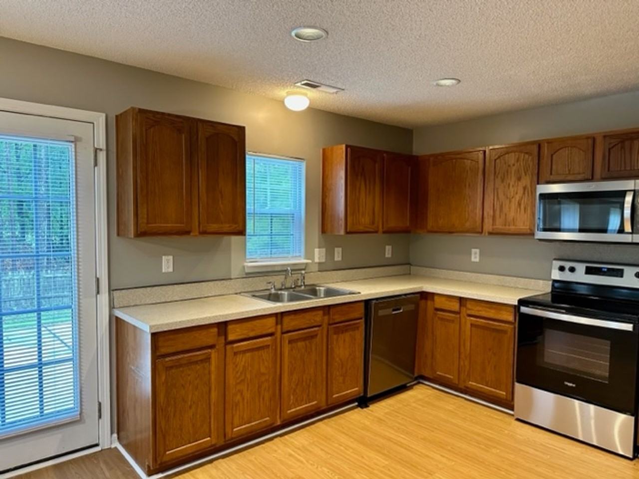 5091 Ballantine Dr - Photo 4 of 36