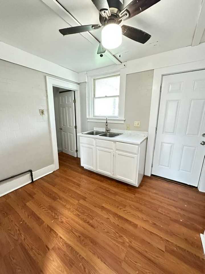 1007 Brownell Ave - Photo 2 of 8