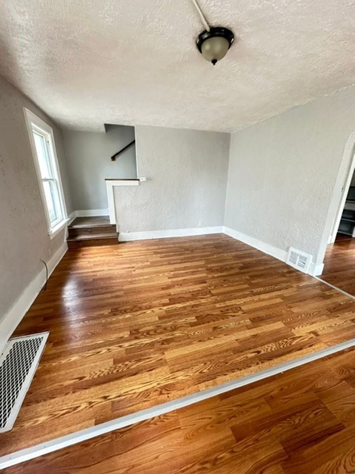 1007 Brownell Ave - Photo 5 of 8