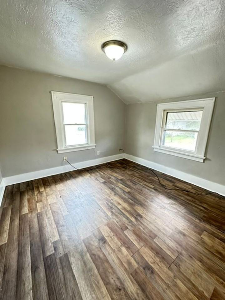 1007 Brownell Ave - Photo 7 of 8