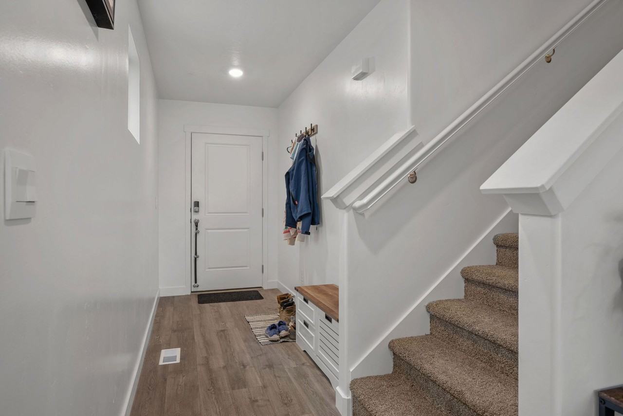 988 W Broadleaf Dr - Photo 7 of 50