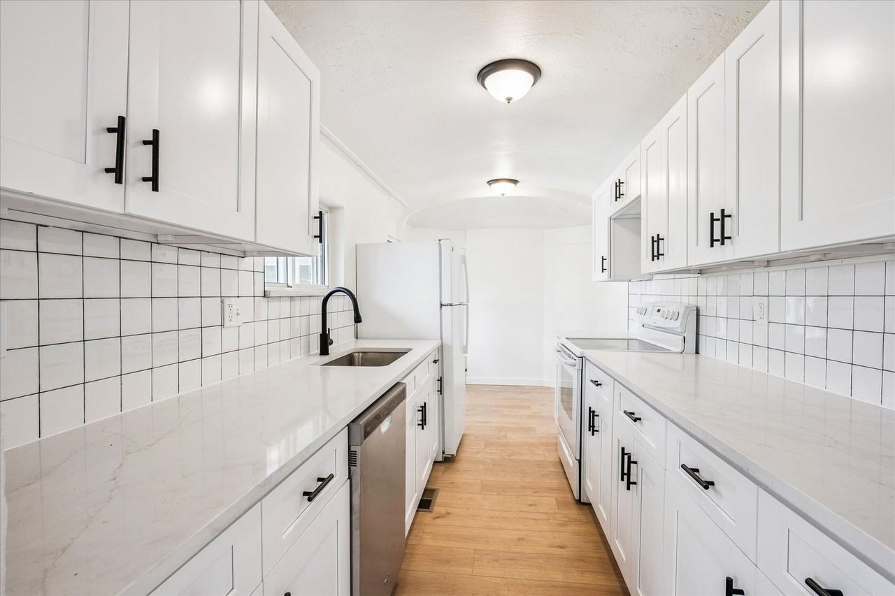 2110 Eagle Cir - Photo 4 of 6