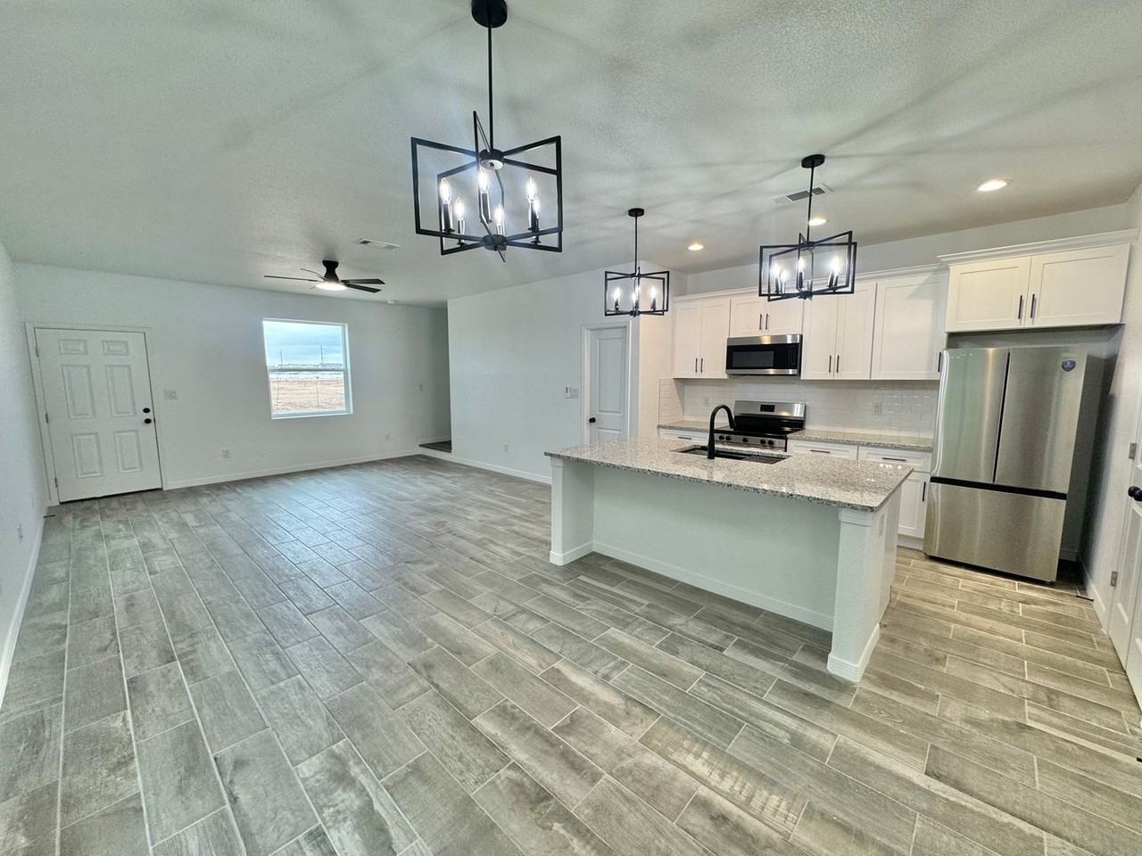2818 2818 N Platino Dr - 2818 N. Platino Dr - Photo 2 of 8