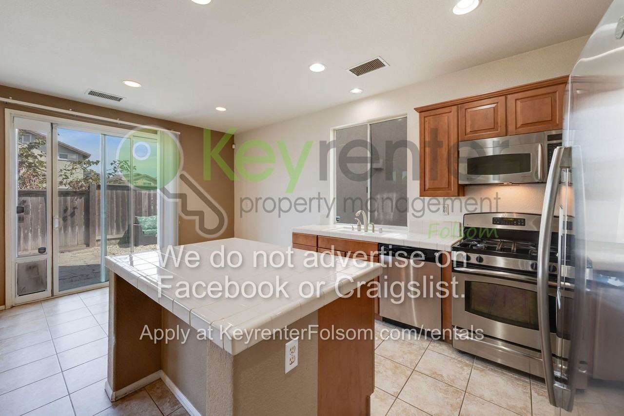 3336 Marrissey Ln - Photo 3 of 40