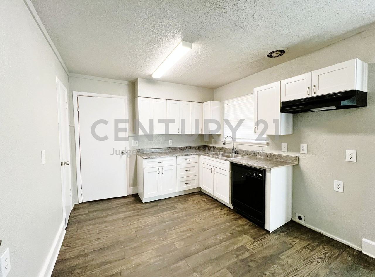 5301 Mansel Ln - Photo 6 of 21
