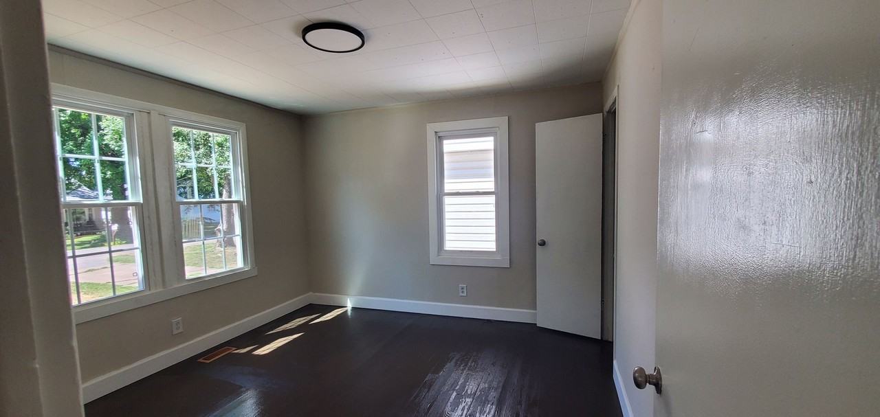 1515 E Mcgee St - Photo 4 of 10