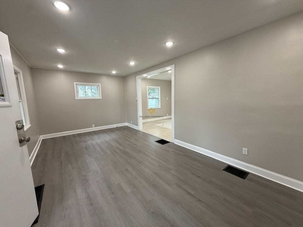 445 W 25th St - Photo 2 of 14