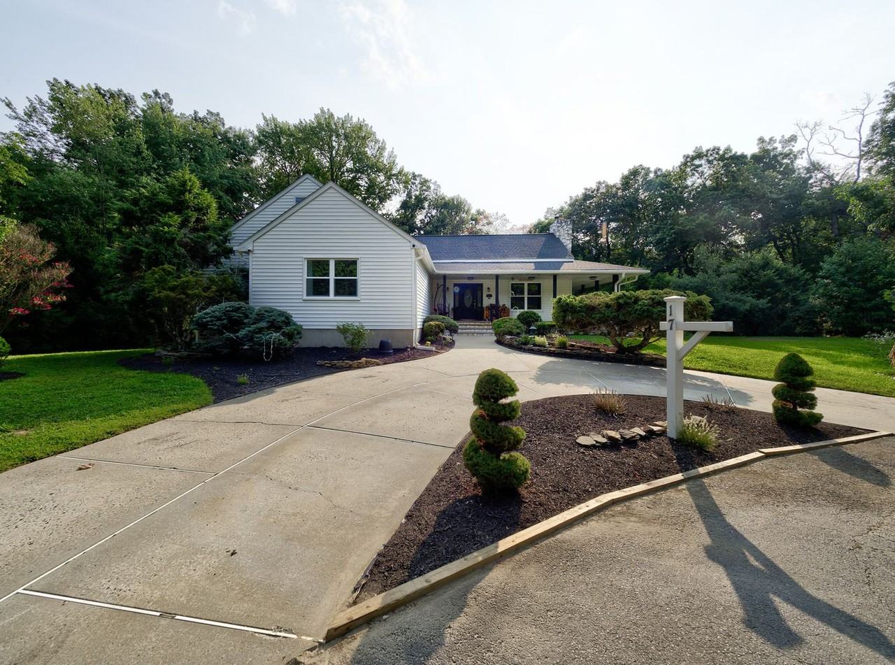 17 Bauers Ln - Photo 2 of 49
