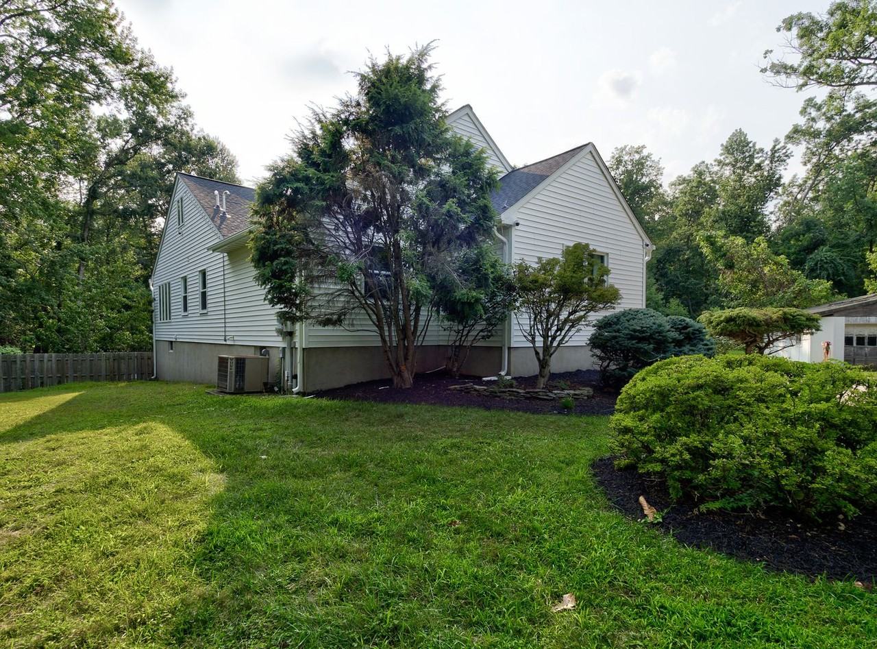 17 Bauers Ln - Photo 3 of 49