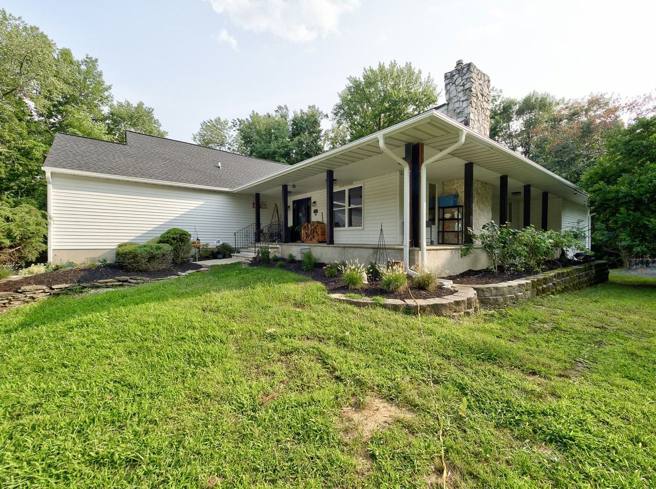 17 Bauers Ln - Photo 4 of 49