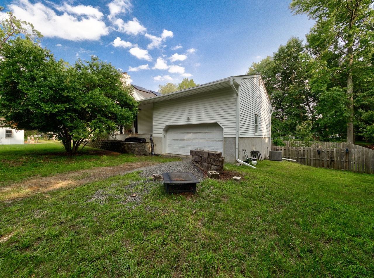 17 Bauers Ln - Photo 7 of 49