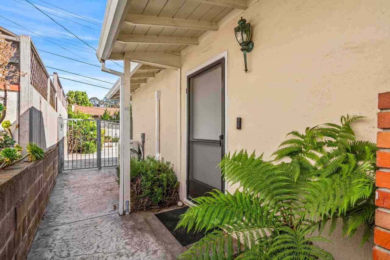 1796 Hickory Ave - Photo 3 of 33