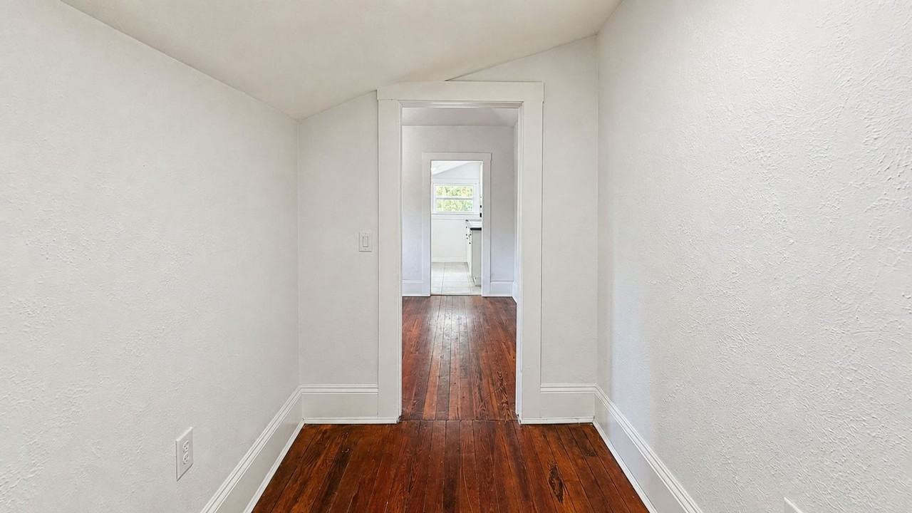 128 Orange Ave - Photo 2 of 19