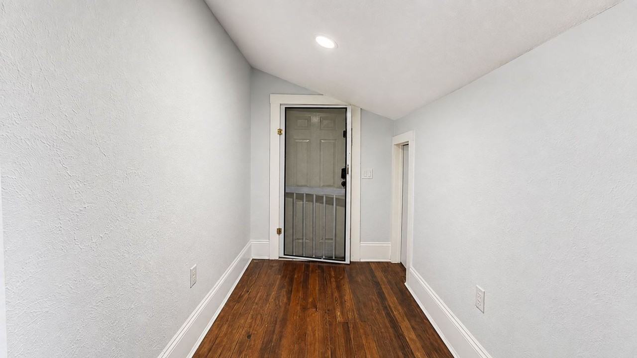 128 Orange Ave - Photo 3 of 19