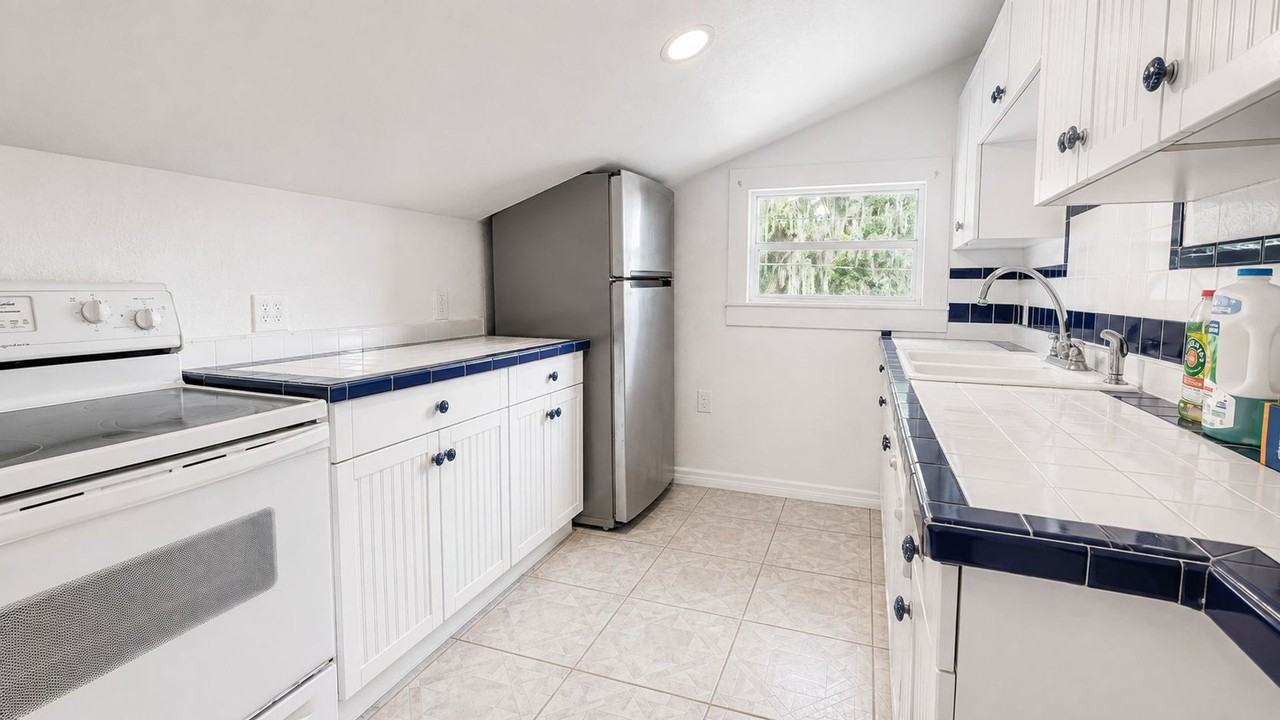 128 Orange Ave - Photo 6 of 19