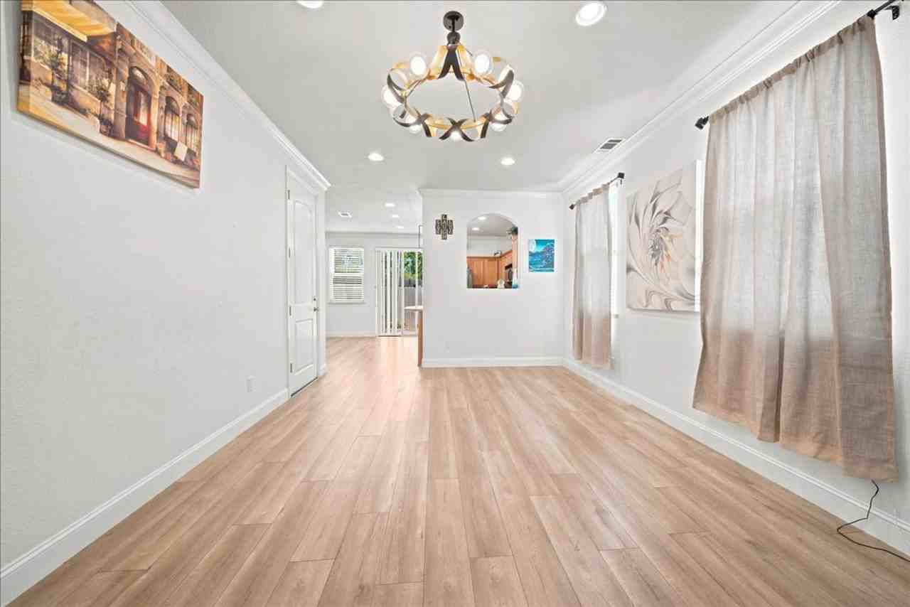 9105 Echo Point Pl - Photo 3 of 23